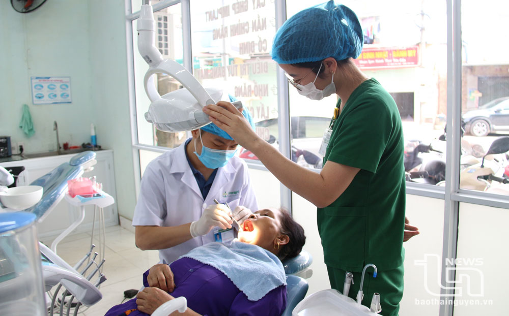 Đoàn viên thuộc Công đoàn cơ sở Công ty cổ phần y tế Greenlight, xã Điềm Thụy không ngừng nâng cao năng lực chuyên môn, tu dưỡng đạo đức để được đứng trong hàng ngũ của Đảng.