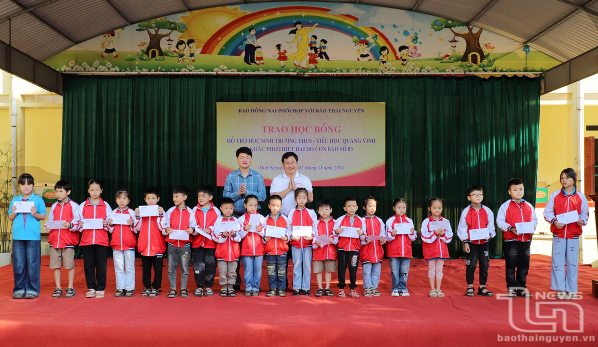 Báo Đồng Nai trao tặng 100 suất học bổng cho học sinh bị ảnh hưởng bão số 3 tại Thái Nguyên