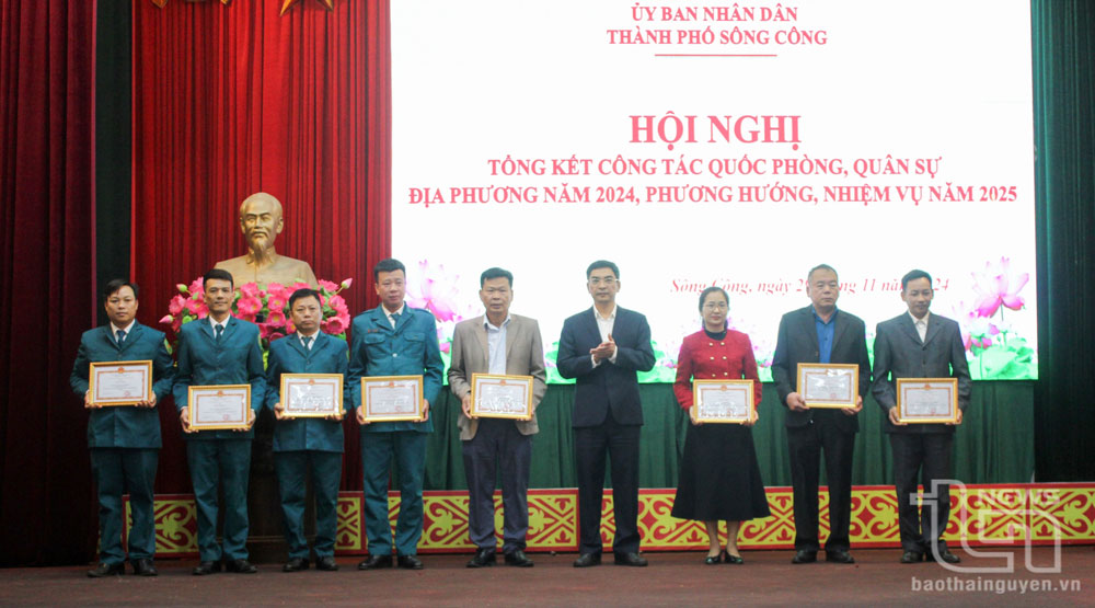 Tiếp tục triển khai hiệu quả công tác quốc phòng, quân sự địa phương