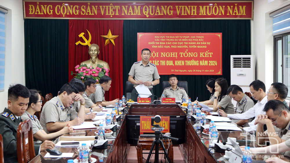 Lãnh đạo Cục Thi hành án dân sự tỉnh Thái Nguyên phát biểu tại Hội nghị.