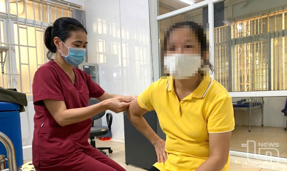 Khi không may bị chó cắn, nhiều người đã chủ động đến các trung tâm tiêm chủng để tiêm phòng.