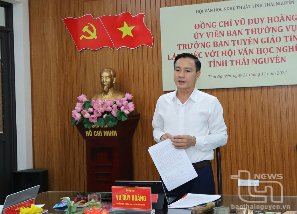 Đồng chí Trưởng Ban Tuyên giáo Tỉnh ủy phát biểu chỉ đạo.