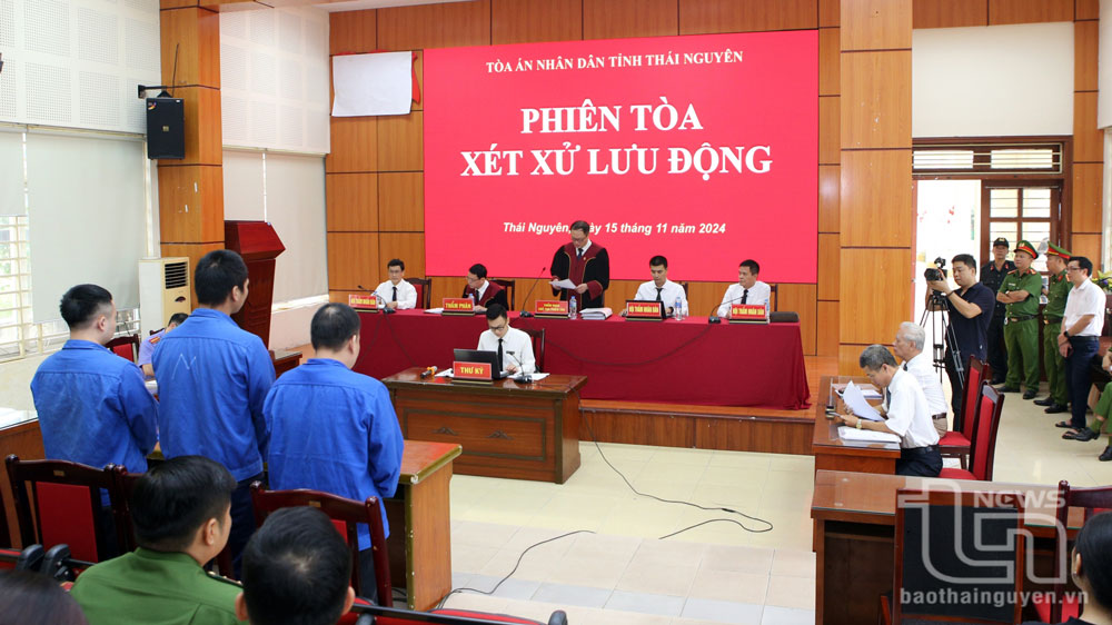 Tòa án nhân dân tỉnh tổ chức xét xử lưu động tại Trường Đại học Kinh tế và Quản trị kinh doanh.