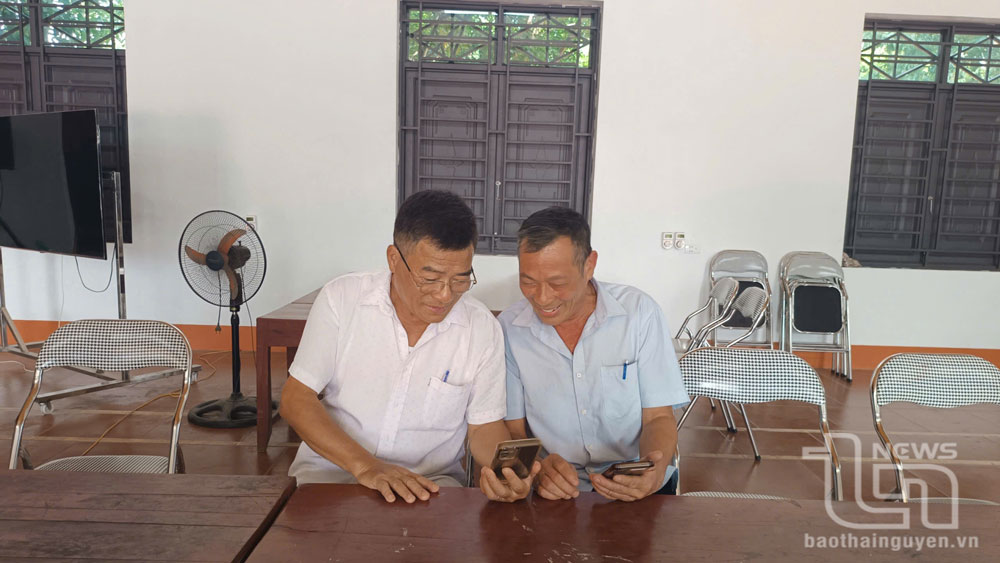 Ban công tác mặt trận xóm Phẩm 2 tích cực thông tin cho người dân thông qua nền tảng mạng xã hội.