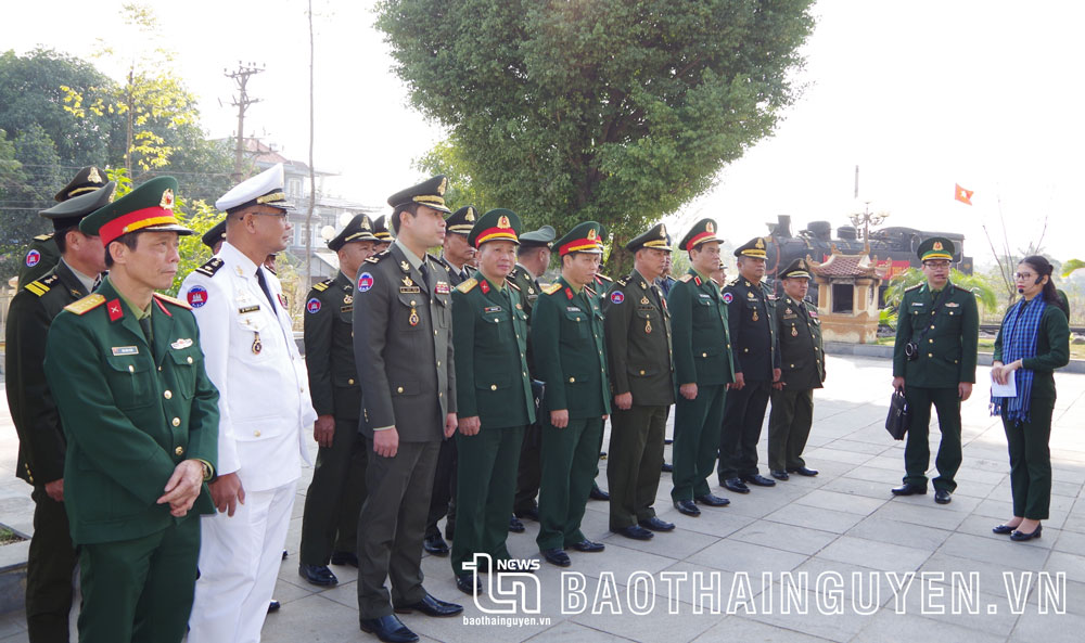 Đoàn học viên cao cấp Quân đội Hoàng gia Campuchia nghiên cứu thực tế tại Thái Nguyên