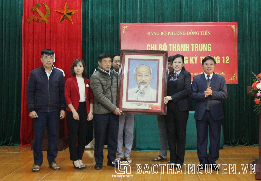 Đồng chí Bí thư Tỉnh ủy dự sinh hoạt Chi bộ Thanh Trung