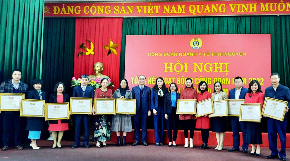 Quan tâm đảm bảo quyền lợi cho cán bộ, nhân viên y tế