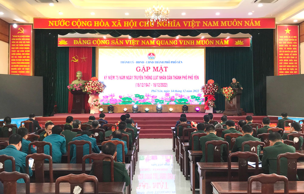 Gặp mặt kỷ niệm 75 năm ngày truyền thống lực lượng vũ trang TP. Phổ Yên