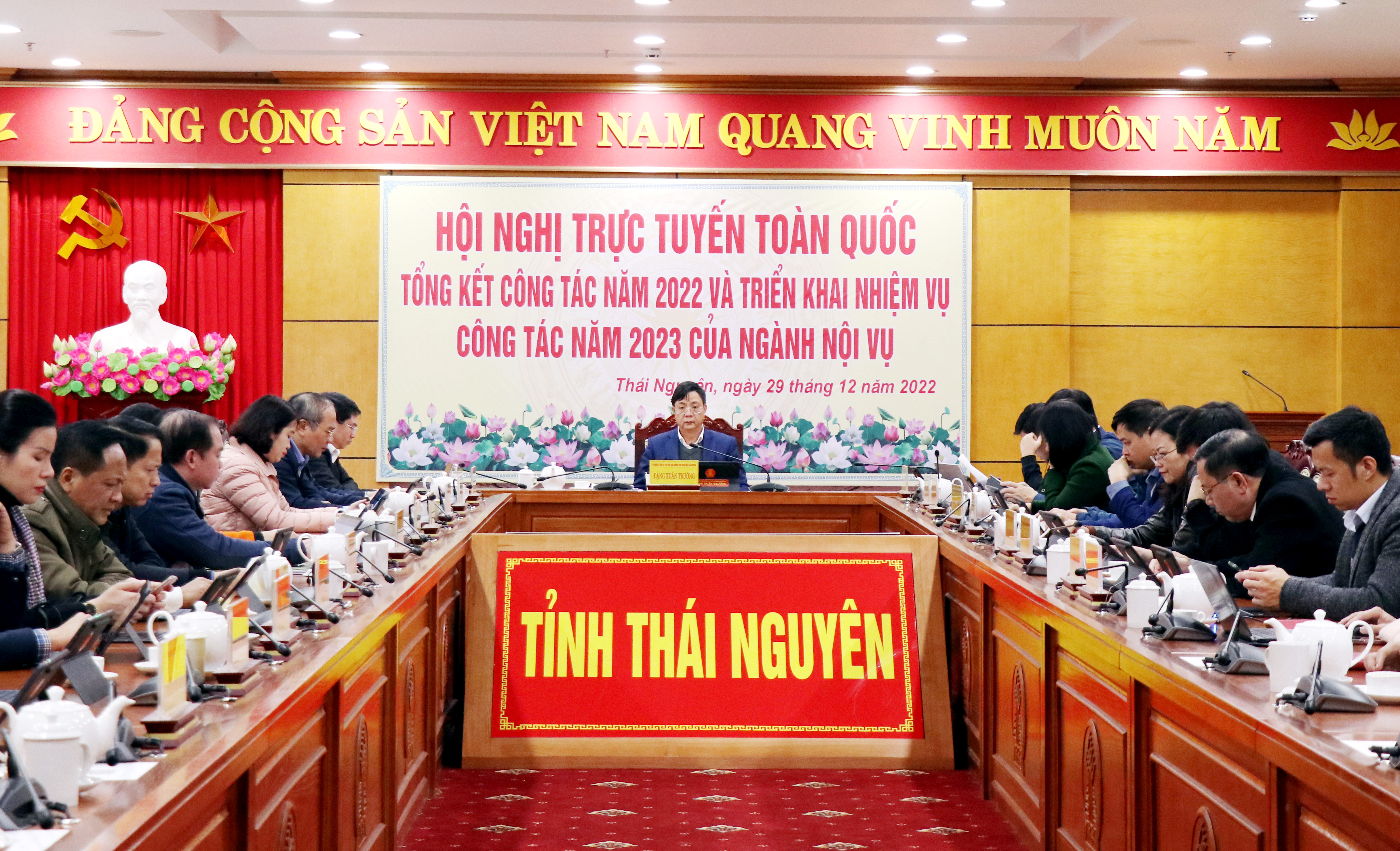 Tiếp tục thực hiện hiệu lực, hiệu quả việc tinh giản biên chế, sắp xếp tổ chức bộ máy