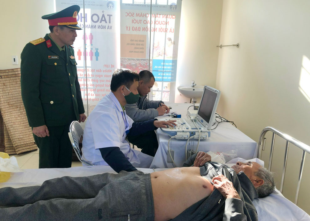 Khám và cấp phát thuốc miễn phí cho 260 nạn nhân chất độc da cam