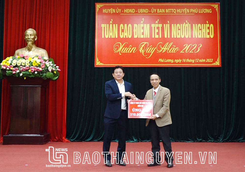 Phú Lương: Tiếp nhận trên 2,6 tỷ đồng ủng hộ Tết vì người nghèo