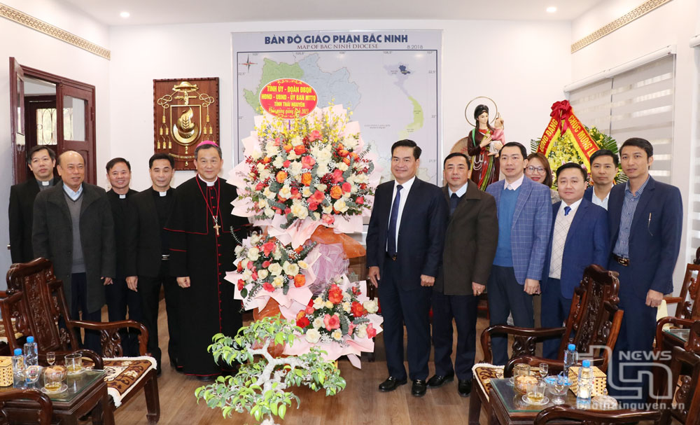 Lãnh đạo tỉnh Thái Nguyên chúc mừng Tòa Giám mục Bắc Ninh nhân dịp Giáng sinh