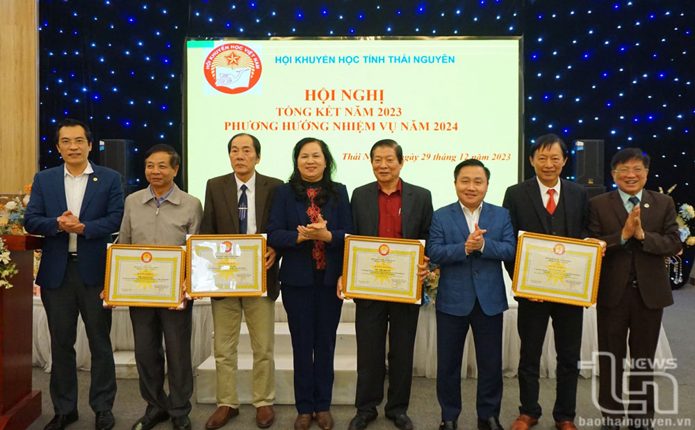 Thực hiện tốt công tác khuyến học, khuyến tài