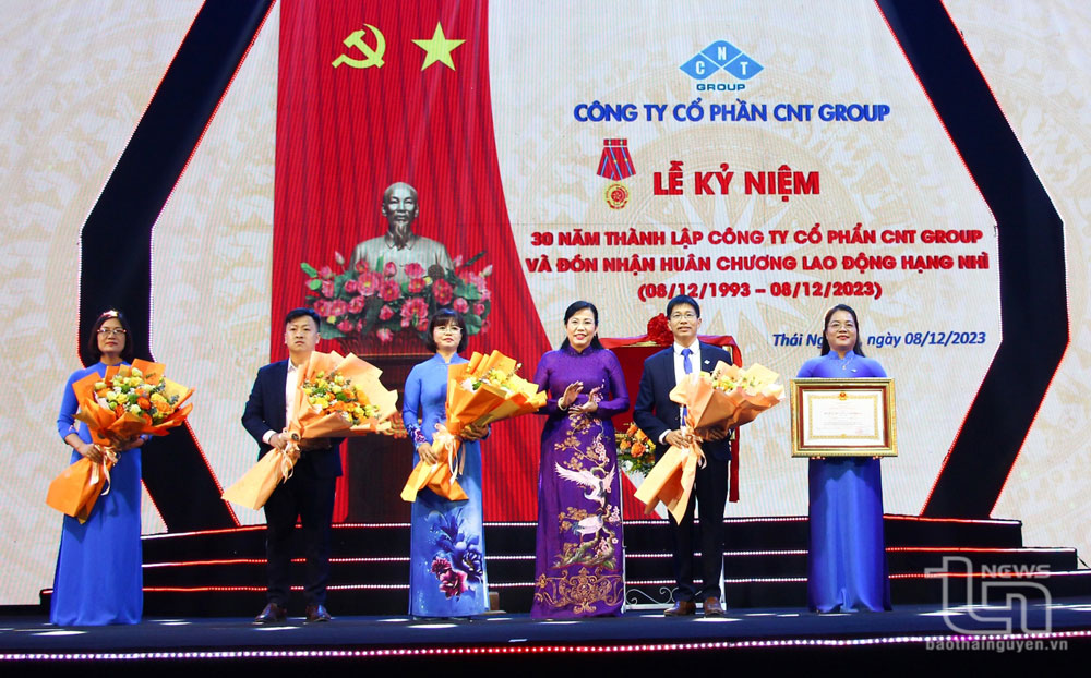 Công ty cổ phần CNT GROUP đón nhận Huân chương Lao động hạng Nhì