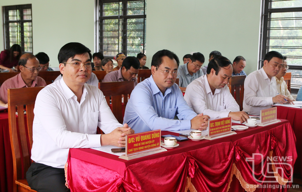 Đồng chí Chủ tịch UBND tỉnh dự sinh hoạt Chi bộ xóm La Nưa