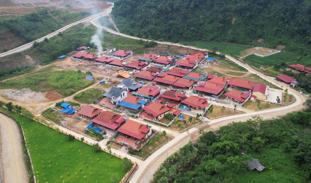 Khu tái định cư xóm Xuyên Sơn, xã Thần Sa (Võ Nhai) được Công ty Thăng Long hỗ trợ đầu tư hạ tầng khang trang, đồng bộ. Ảnh: L.K