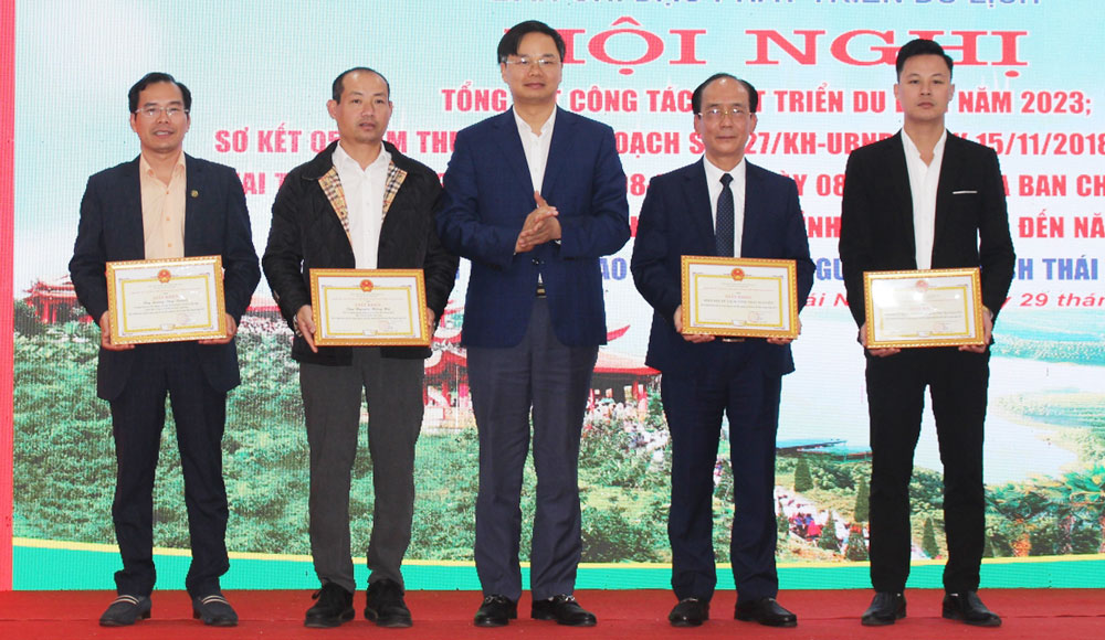 “Người Thái Nguyên đi du lịch Thái Nguyên”