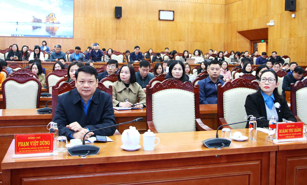Bảo đảm cho đoàn viên, người lao động có đủ tiền lương, thưởng Tết