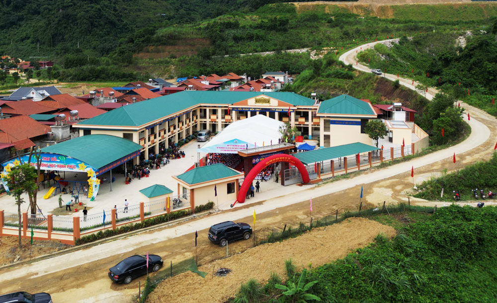 Phân trường Mầm non, Tiểu học Xuyên Sơn tại Khu tái định cư xóm Xuyên Sơn, xã Thần Sa, được Công ty Thăng Long tài trợ xây dựng. Ảnh: T.L