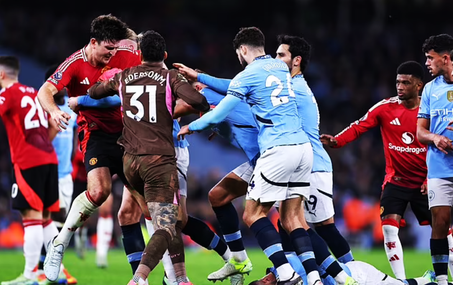 Xếp hạng vòng 16 Ngoại hạng Anh: Chelsea thách thức ngôi đầu của Liverpool 