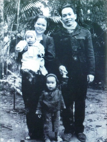 Vợ chồng Đại tướng Võ Nguyên Giáp tại xã Bảo Linh (Định Hóa) năm 1952. Ảnh: TL