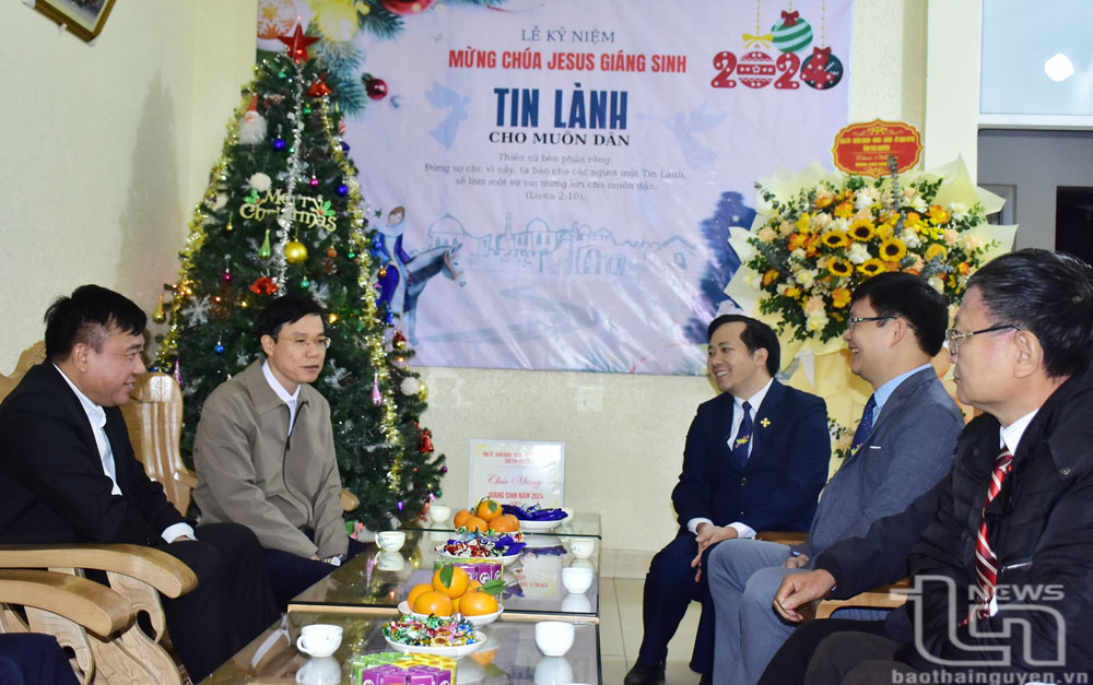 Lãnh đạo tỉnh chúc mừng các chức sắc, tín đồ đạo Tin lành nhân dịp Giáng sinh
