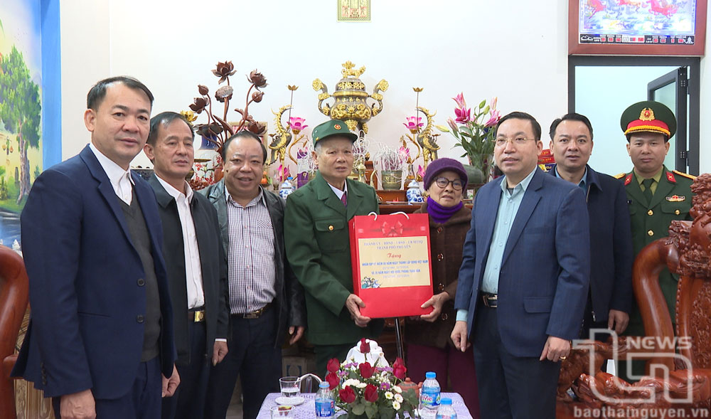 TP. Phổ Yên: Thăm, tặng quà người có công với cách mạng