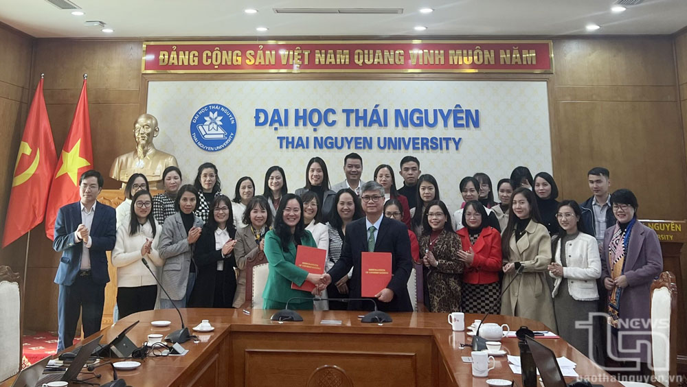 Lãnh đạo Đại học Thái Nguyên và Trung tâm Nghiên cứu giới, gia đình và môi trường trong phát triển ký kết triển khai thực hiện Dự án giai đoạn 2.