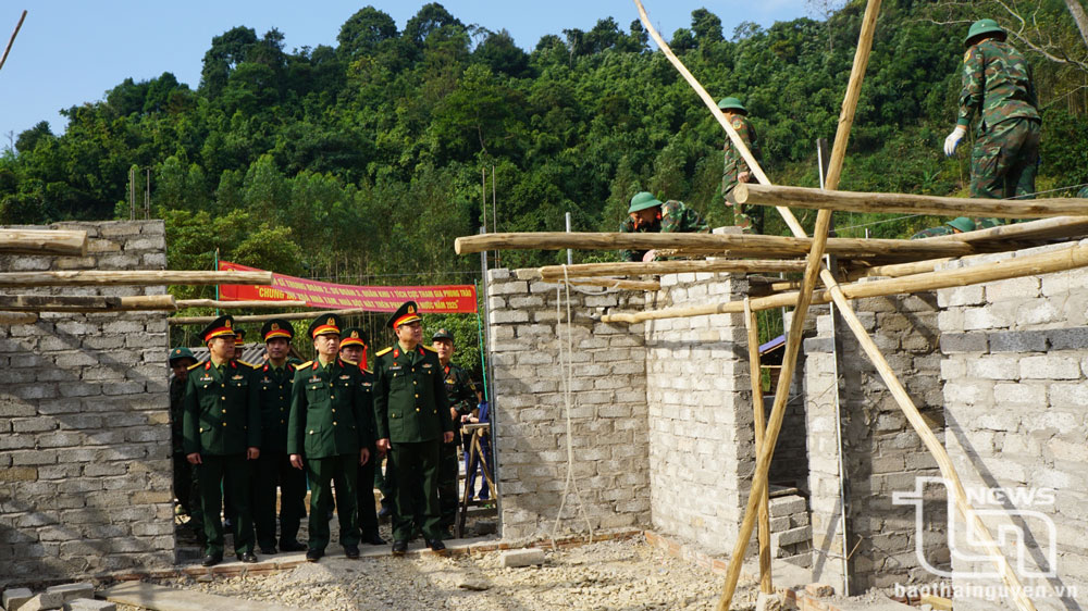 Quân khu 1 kiểm tra công tác dân vận tại xã Thần Sa