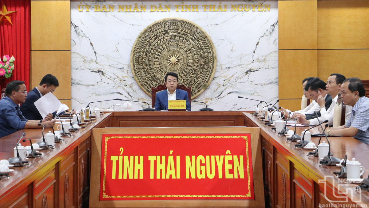 Đồng chí Phó Chủ tịch UBND tỉnh Nguyễn Thanh Bình cùng các đại biểu tham dự Phiên họp tại điểm cầu Thái Nguyên.