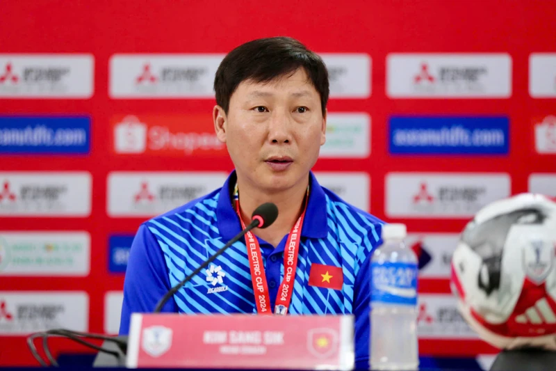 Huấn luyện viên Kim Sang Sik muốn tạo đà tâm lý chiến thắng cho đội tuyển Việt Nam