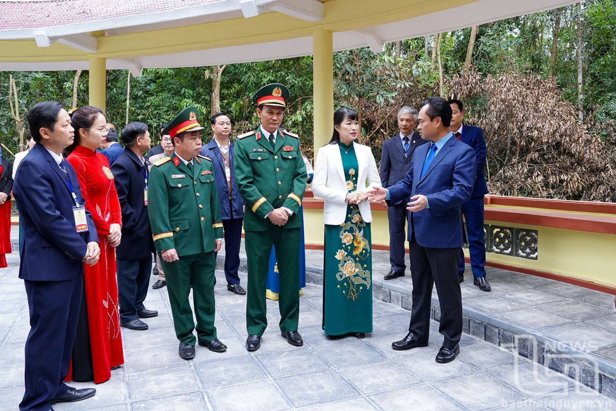Đồng chí Bí thư Tỉnh ủy Trịnh Việt Hùng đề nghị huyện Võ Nhai quan tâm bảo vệ, chăm sóc để Khu di tích phát huy tốt vai trò là địa chỉ đỏ giáo dục truyền thống cách mạng.