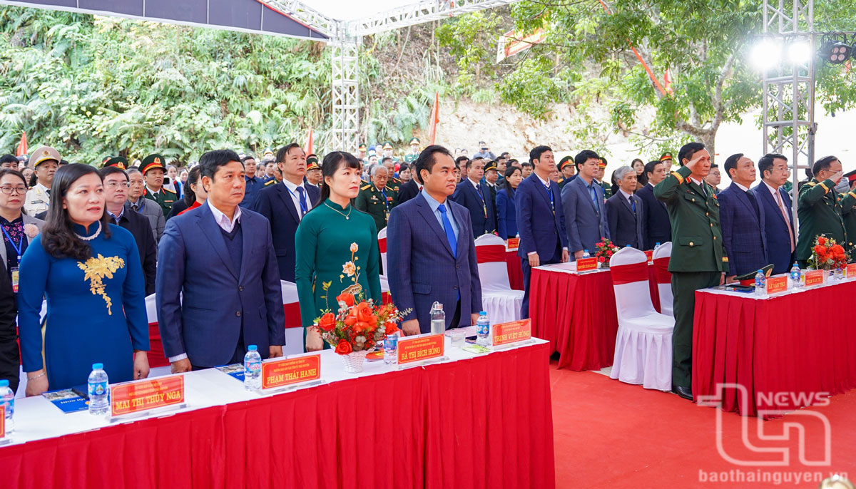 Các đại biểu dự buổi Lễ.