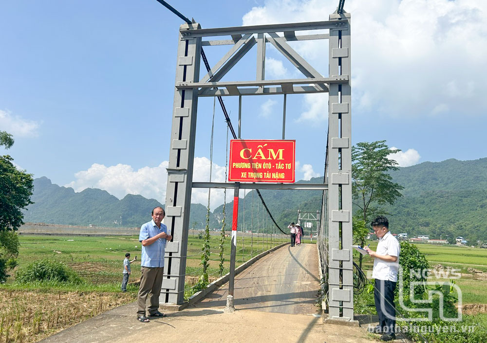 Nhiều cầu treo bị hư hỏng, xuống cấp, tiềm ẩn nguy hiểm.