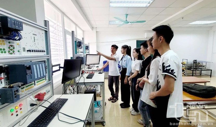 Đại học Công nghệ thông tin và Truyền thông Thái Nguyên: Đẩy mạnh đào tạo nhân lực ngành bán dẫn