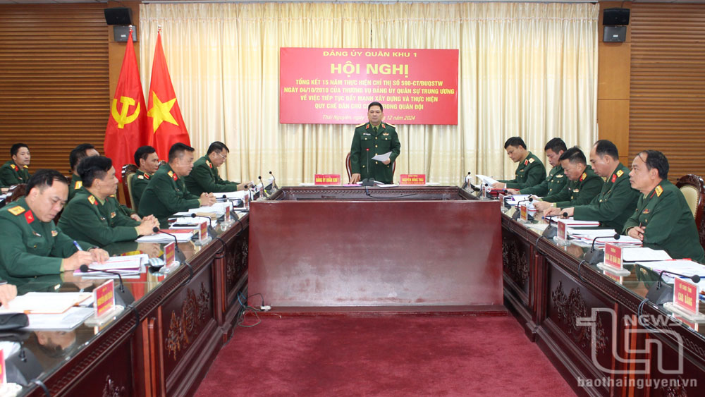 Trung tướng Nguyễn Hồng Thái, Ủy viên Trung ương Đảng, Tư lệnh Quân khu 1, chủ trì Hội nghị.