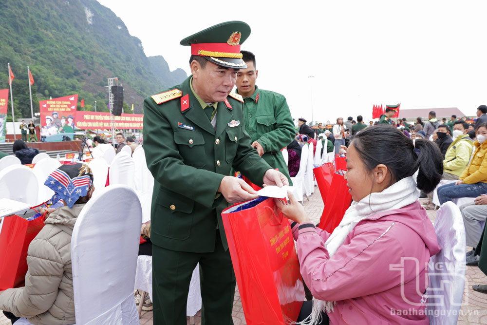 Khai mạc Ngày hội văn hóa quân dân