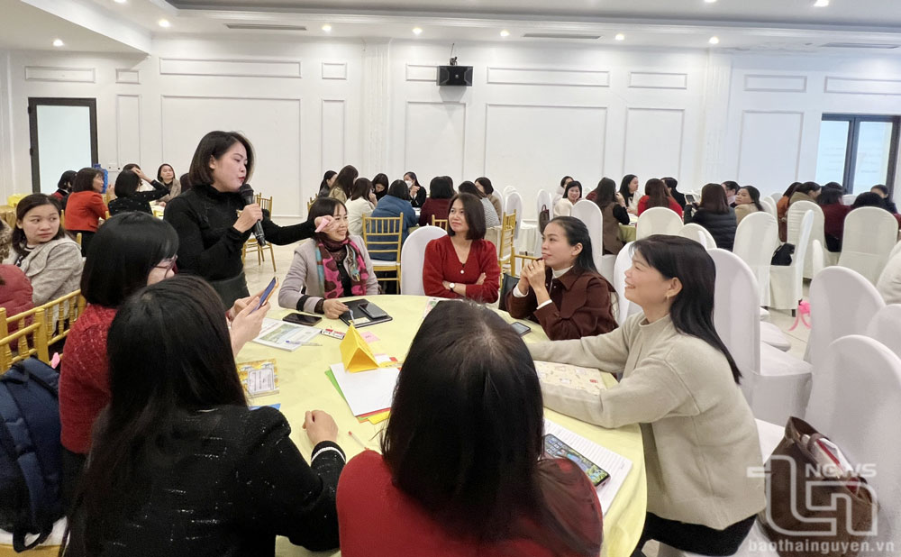 Tập huấn sử dụng khai vấn trong bồi dưỡng chuyên môn về học thông qua chơi
