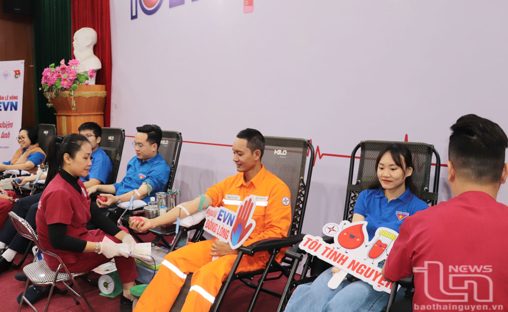 Tuần lễ hồng EVN lần thứ X: Thu được trên 100 đơn vị máu 