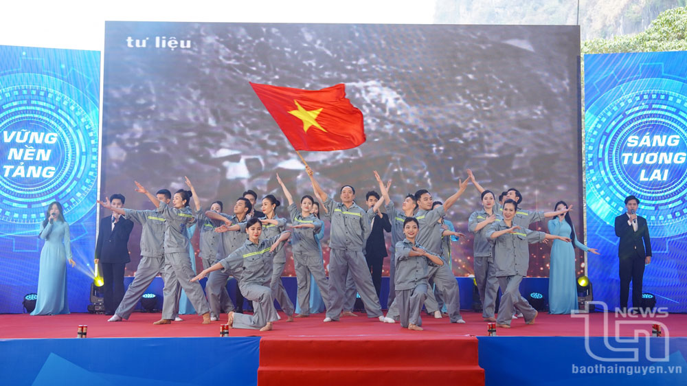 Một tiết mục văn nghệ chào mừng.