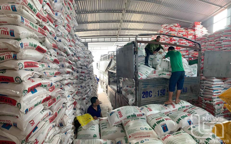 Đảm bảo vật tư cho nông dân