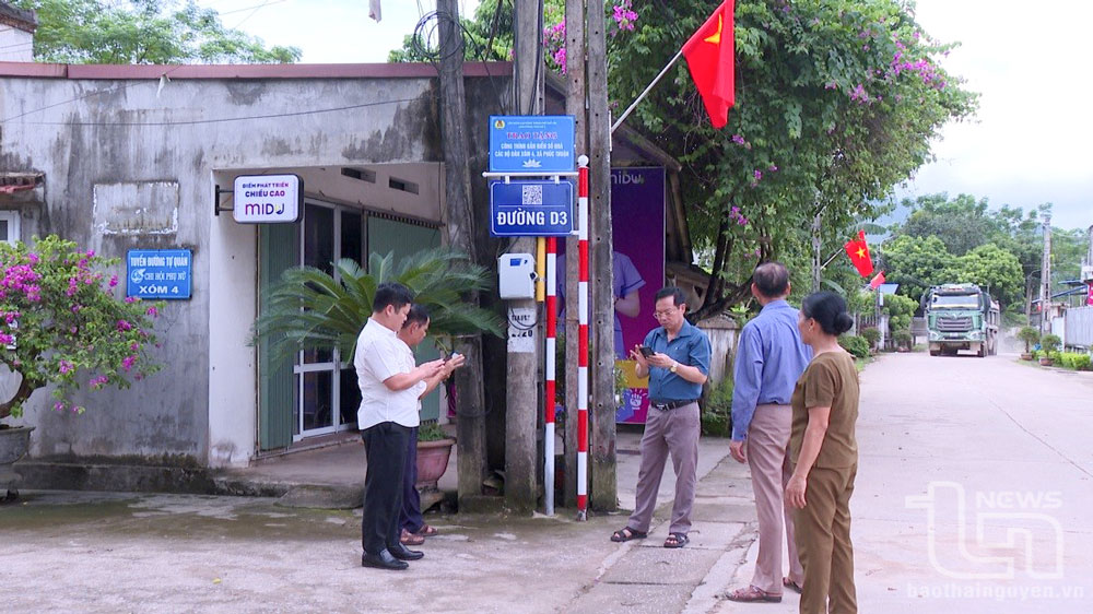 Người dân xã Phúc Thuận (TP. Phổ Yên) tích cực tham gia xây dựng xã thông minh.