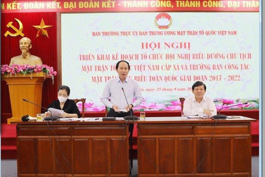 Biểu dương Chủ tịch Ủy ban Mặt trận Tổ quốc Việt Nam cấp xã và Trưởng ban công tác Mặt trận tiêu biểu