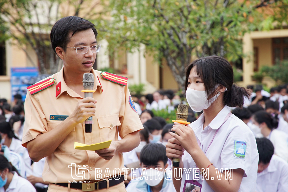 Để đường đến trường an toàn hơn