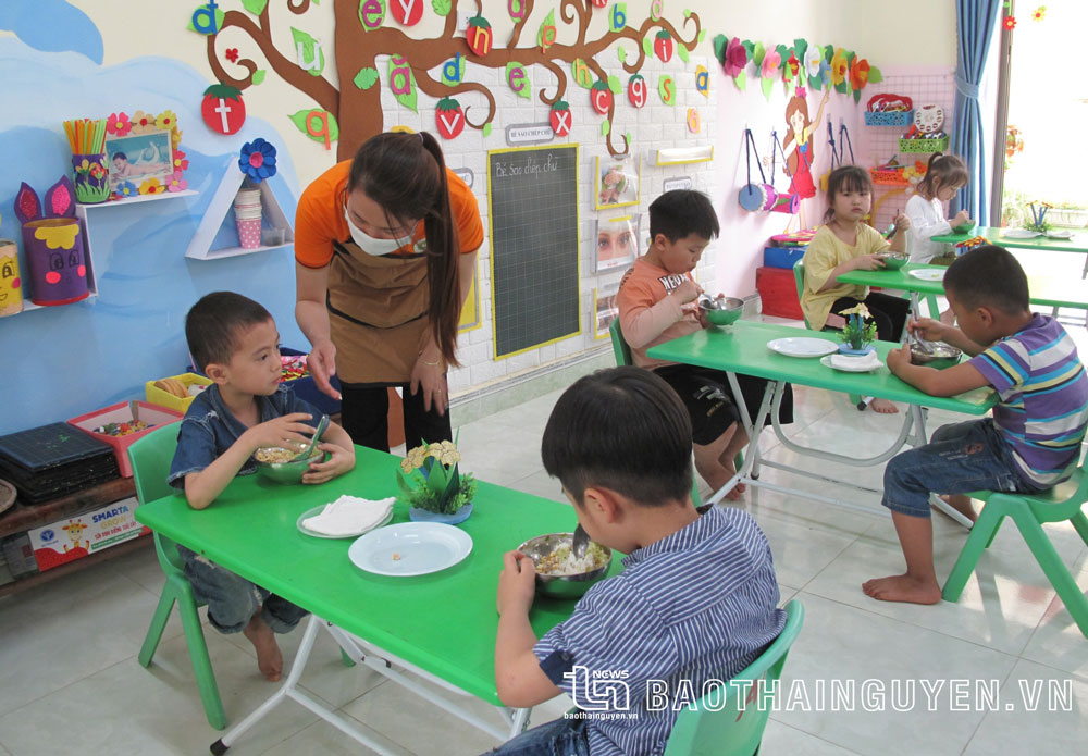 Cần giải pháp hỗ trợ phụ huynh khi tăng học phí