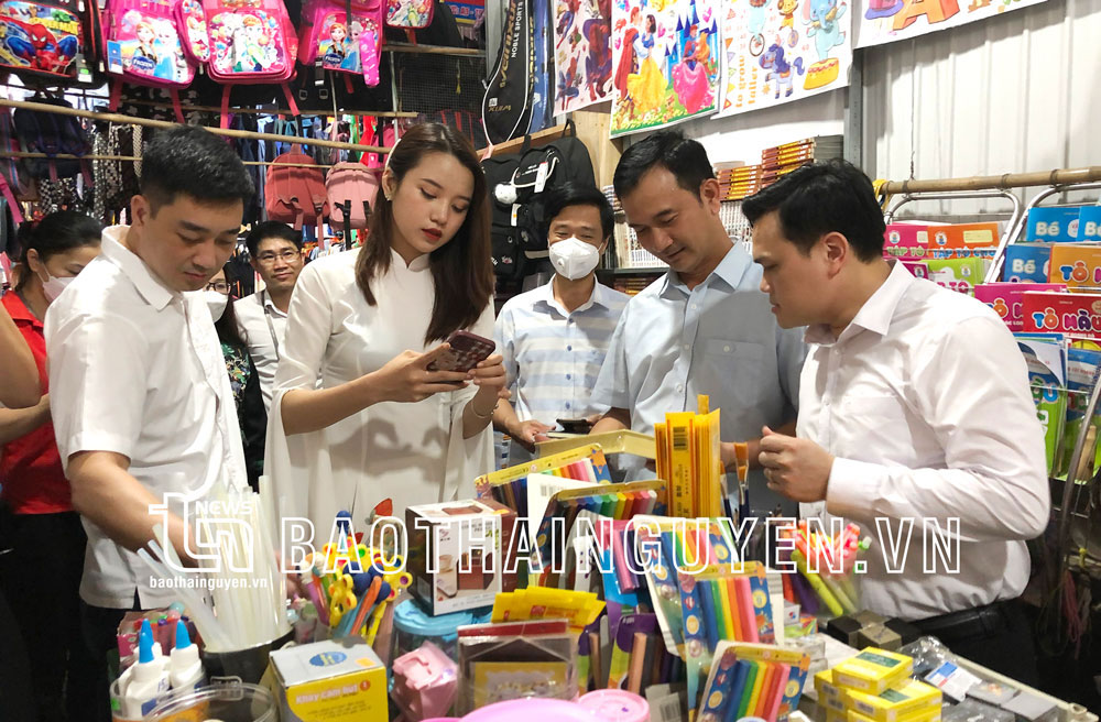 Đi chợ nông thôn không dùng tiền mặt