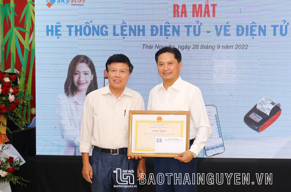 Doanh nghiệp đầu tiên tại Thái Nguyên bán vé xe buýt điện tử