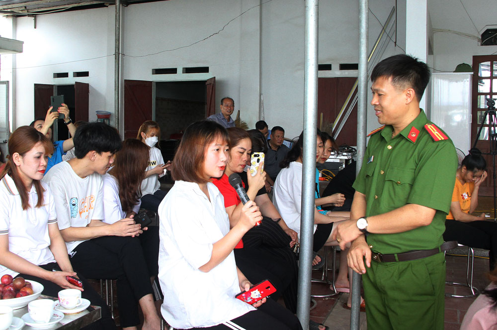 Nâng cao nhận thức pháp luật cho công nhân dân tộc thiểu số