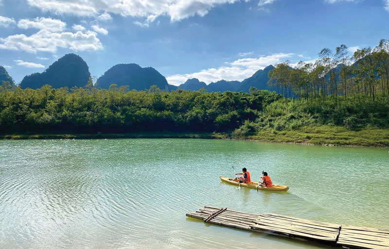 Khám phá non nước Hữu Liên