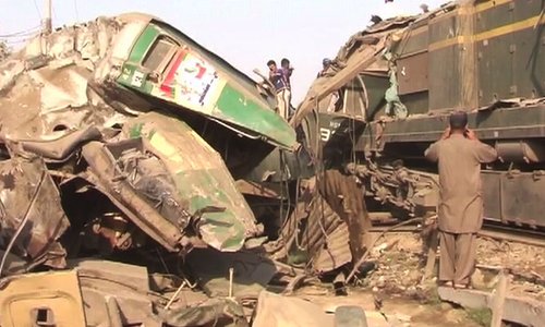 Tai nạn tàu hỏa thảm khốc ở Pakistan, gần 70 người thương vong